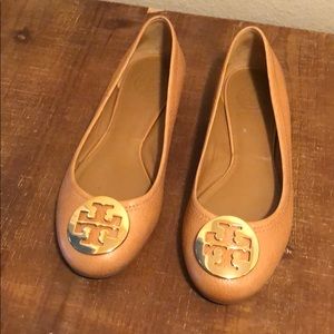 Tan Tory Burch Flats (Gold)